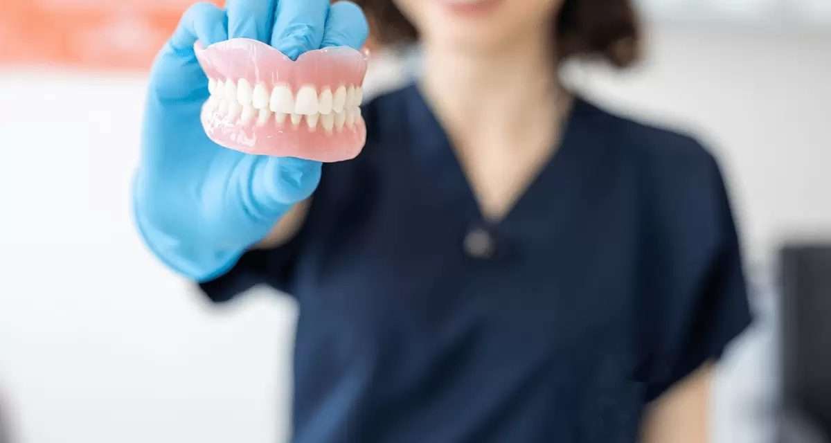 Complete Guide to Dentures: Types, Pros and Cons, and Tips for Maintenance